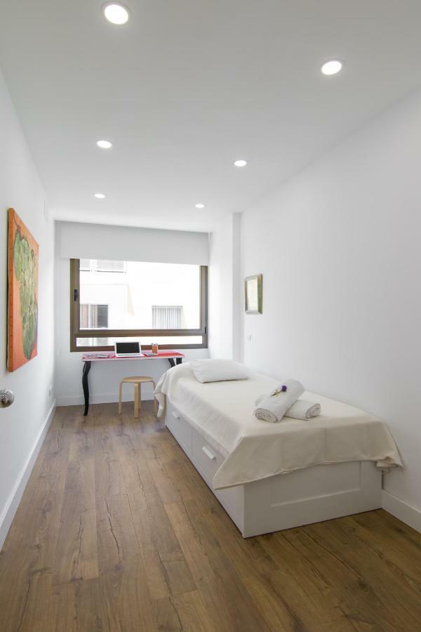 Homeforguest Stylish And Modern Apartment Overlooking Las Canteras Las Palmas de Gran Canaria Bagian luar foto