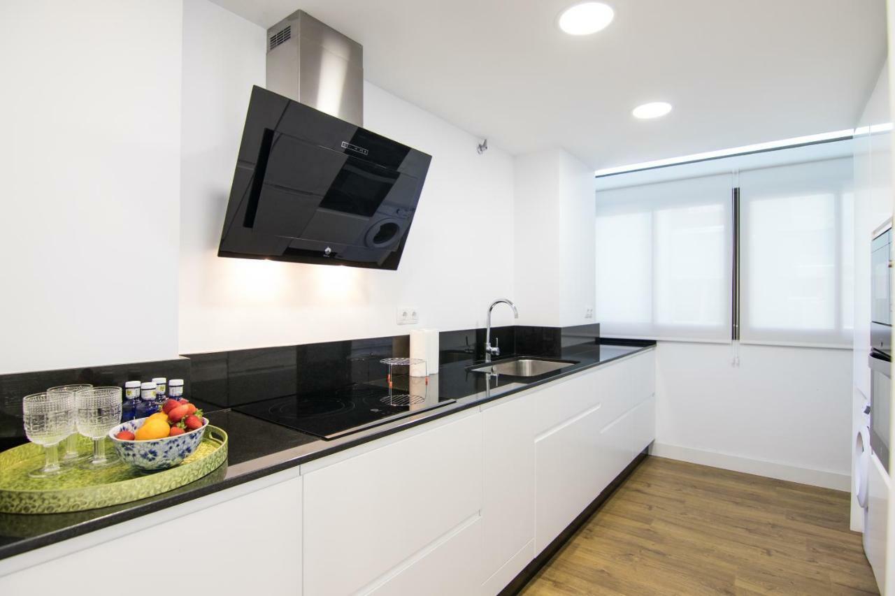 Homeforguest Stylish And Modern Apartment Overlooking Las Canteras Las Palmas de Gran Canaria Bagian luar foto