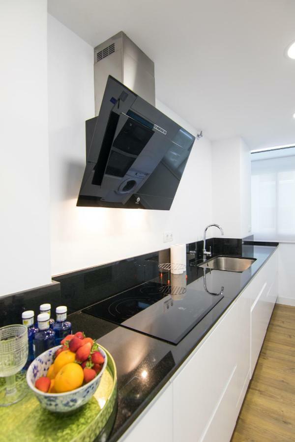 Homeforguest Stylish And Modern Apartment Overlooking Las Canteras Las Palmas de Gran Canaria Bagian luar foto