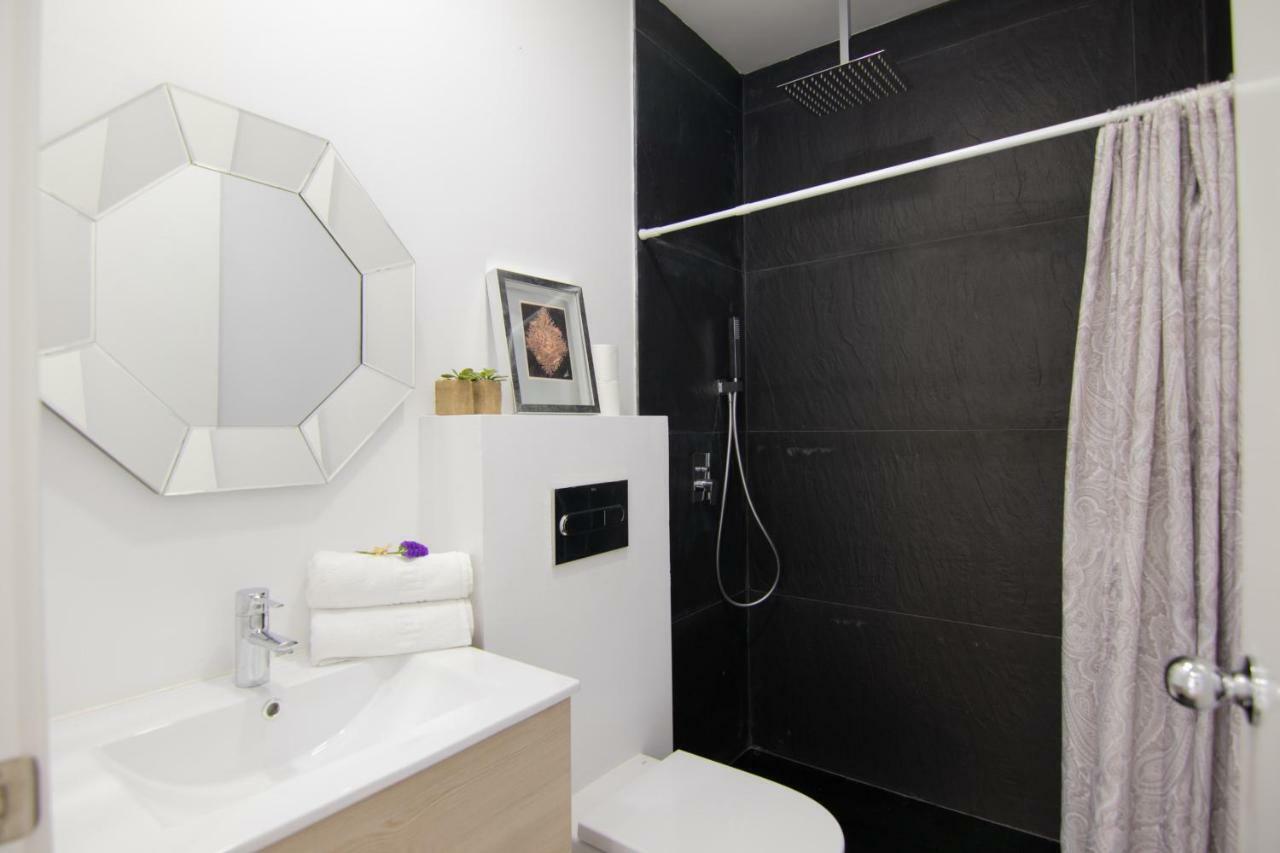 Homeforguest Stylish And Modern Apartment Overlooking Las Canteras Las Palmas de Gran Canaria Bagian luar foto