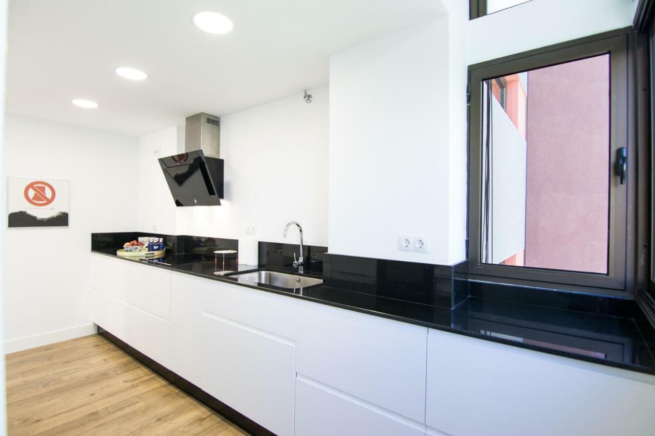 Homeforguest Stylish And Modern Apartment Overlooking Las Canteras Las Palmas de Gran Canaria Bagian luar foto